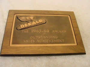 Letrero de premio DEKALB 1963-64 MAZORCA VOLADORA LOGRO DE VENTAS EXCEPCIONAL 9-1/2" BONITO - Imagen 1 de 3