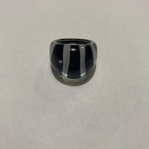 Vintage Bubble Ring Black & White Lucite Size 6 1970’s - Bild 1 von 3