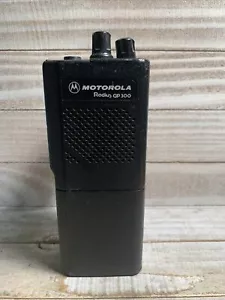 Motorola Radius GP300 P94YPC20D2AA Black Handheld UHF 2-Way Radio Walkie Talkie - Picture 1 of 7