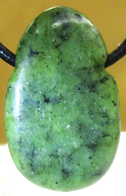 NEPHRIT    TROPFEN  Edelstein    Anhänger  TROMMELSTEIN    gebohrt    Nr.6 - Bild 1 von 2