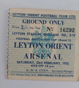 Boleto de partido de fútbol genuino Leyton Orient FC v Arsenal 23 de febrero de 1952 FA Cup - Imagen 1 de 2