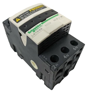 Schneider LS1D32 Fuse Holder Disconnector 3Pole 600V 32A 10mmx38mm Fuse Size - Picture 1 of 6