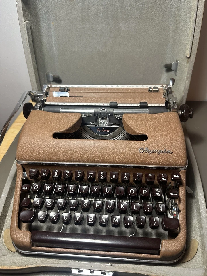 Antique 1958 Brown Olympia DeLuxe SM3 Vintage Typewriter  #1051274 - Image 1 of 4