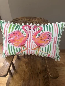 LILLY PULITZER Rosa Flamingo Dekokissen Bommeln 20x12 Indoor Outdoor Tropic - Bild 1 von 12