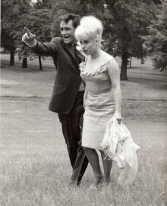 BARBARA WINDSOR - JAMES BOOTH - 10" x 8" b/w Photo SPARROWS CAN'T SING 1963 - Picture 1 of 1