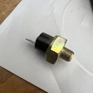 60-2133 TAPERED THREAD OIL PRESSURE SWITCH for pre1973 BSA A65 TRIUMPH T120 T150 - Picture 1 of 4