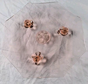 Plato de caramelo/aperitivo de vidrio Pink Depression de 3 patas con grabado floral y estrella - Imagen 1 de 6