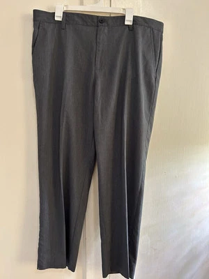 Calça de golfe masculina IZOD 40 x 30 cinza frente plana ajuste clássico em excelente estado usado - Imagem 1 de 4