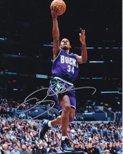 RAY ALLEN SIGNED AUTOGRAPH 8X10 PHOTO MILWAUKEE BUCKS - Picture 1 of 1