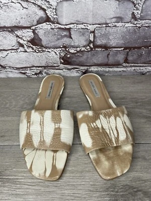 Sandalias planas Saks Fifth Avenue blancas tostadas charol para mujer 9M EE. UU./40EU Foto 1 de 4