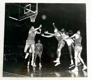 1961 Bill Russell "Early Shot Against The Warriors" Type 1 Original Photo LARGE - Picture 1 of 2