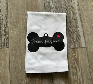 NUEVO - TOALLA DE COCINA 100% ALGODÓN NUNCA USADA "CUIDADO CON LOS BESOS DE PERRO" - Imagen 1 de 5