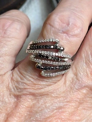 925 sterling .75ct SI1 H round black white Cluster diamond ring 4.8g ladies - Image 1 of 4