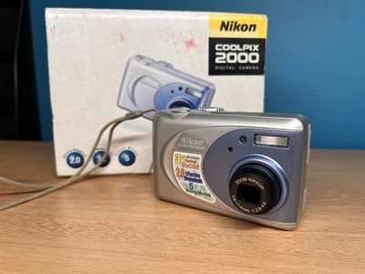 Vintage Nikon Coolpix 2000 2.0MP CCD Compact Digital Camera AA's - Tested Works! - Image 1 of 4