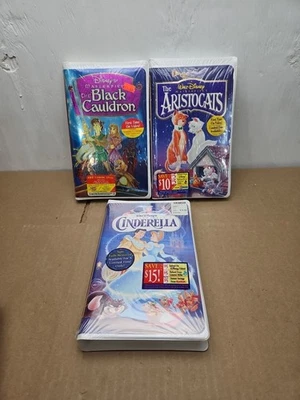 Walt Disney VHS Sealed The Black Cauldron, The Aristocats, Cinderella - Lot Of 3 Foto 1 de 4