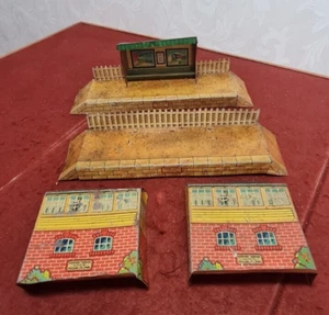 0 Gauge Tin plate Station and Buildings - Picture 1 of 17