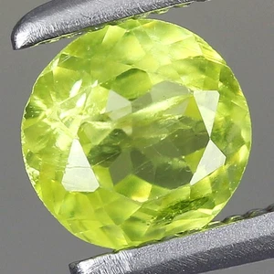 0.51ct t.w 4.9x4.8mm Round Natural Green Peridot Gemstone, Myanmar🍏 - Picture 1 of 4