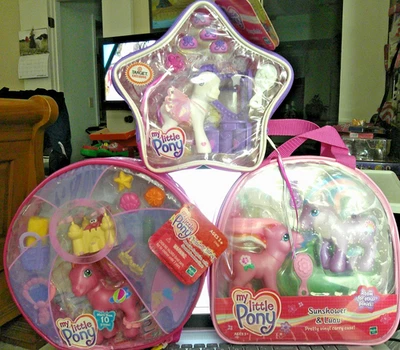 MY LITTLE PONY LOTE DE 3 JUNTO AL MAR CON DULCE VERANO, DUCHA DE SOL Y LUAU + ROYALETTE Foto 1 de 4