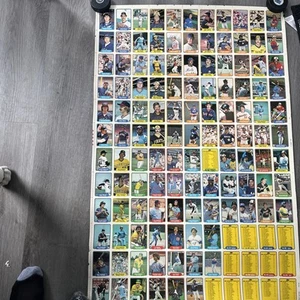 Hoja de 132 tarjetas de béisbol Vinateg 1982 Fleer sin cortar hoja E, Yaz, Henderson, ++ - Imagen 1 de 12