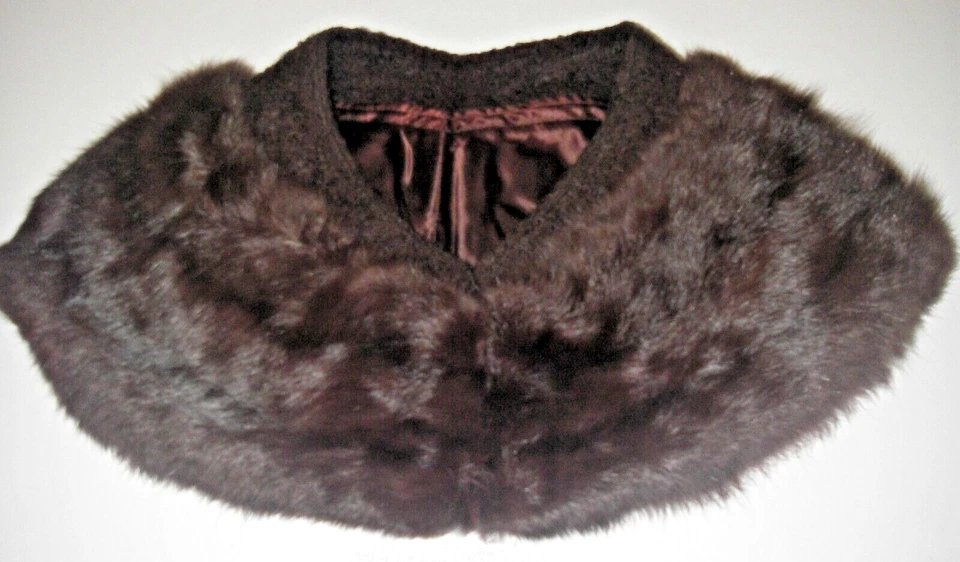 Antique Vintage Fur Collar/Wrap with satin lining Brown with hook - Image 1 of 4