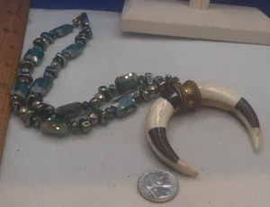 NECKLACE goldtone Sacred Crescent Horn Pendant Faux Jewel Beads Glitzy 9/27-30 - Picture 1 of 4