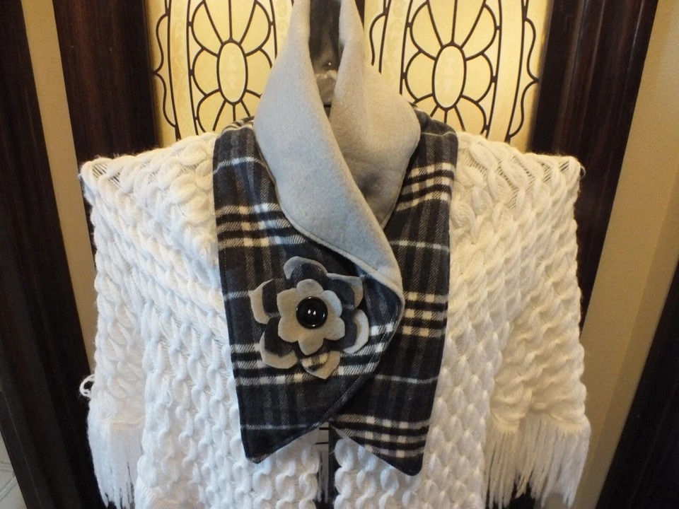 Bufanda de lana hecha a mano calentador de cuello apliques de flores hechos a mano cierre a presión Foto 1 de 2