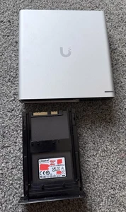 Ubiquiti Networks UniFi Cloud Key Gen2 Plus (UCK-G2-SSD) 1TB SSD - Zdjęcie 1 z 8