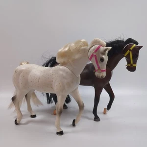 2 VINTAGE 1996 GC Empire White Model Horse Movable Head & Neck Magnetic Mouth - Picture 1 of 10