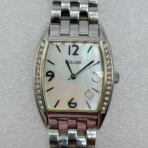 Pulsar Reloj Mujer 31mm Barril MOP Dial Fecha Indc Tono Plateado Banda 6.25", Funciona - Imagen 1 de 15