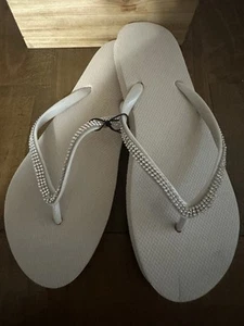 Grey/silver rhinestone women’s flip flop Sandals new size 9/10 shoes - Picture 1 of 8