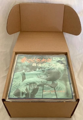 A LOT OF 40 ORIGINAL JAPANESE SINGLES/EP BY FEMALE SINGERS W/PICTURE SLEEVES!! - Image 1 of 4