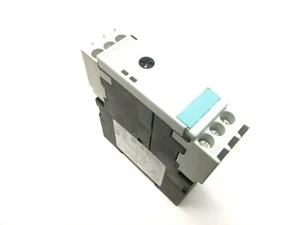 NEW .. SIEMENS Time Relay Module Cat# 3RP1513-1AQ30 .. TR-002 - Picture 1 of 4