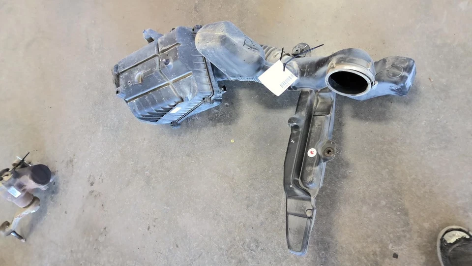 Conjunto de filtro de aire usado se adapta a: camioneta GMC Sierra 3500 2013 6,0 grado A Foto 1 de 4