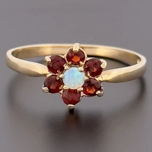 9ct Yellow Gold Opal & Garnet Daisy Cluster Ring Size M 1/2 Hallmarked - Picture 1 of 10