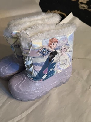 Botas de nieve de invierno iluminadas Disney Frozen para niñas pequeñas nuevas talla 10 Anna Elsa Foto 1 de 4