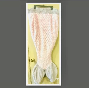 Wearable Authentic Kids Soft Plush Mermaid Tail Blanket/Wearable - Picture 1 of 2
