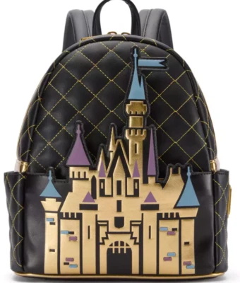 Nuevo con etiquetas Castillo de la Bella Durmiente 70 Aniversario Disneyland Loungefly BP 2025 en mano Foto 1 de 3