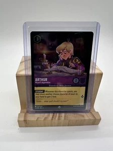 LÁMINA FRÍA Lorcana Rise of the Floodborn Arthur Wizard's Apprentice 35/204 - Imagen 1 de 6
