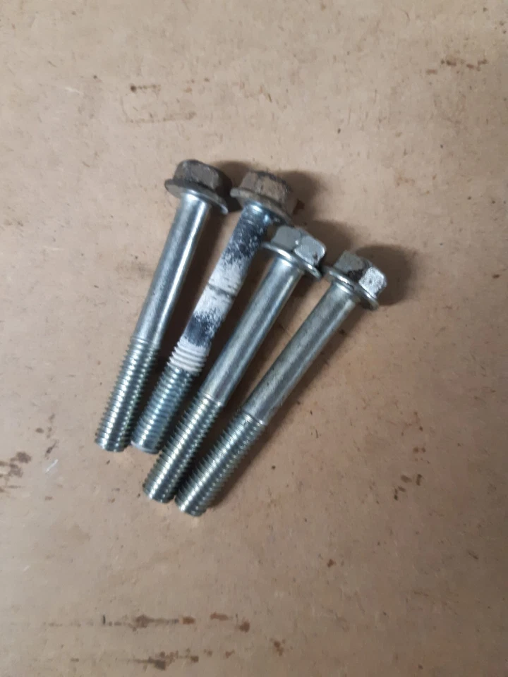 vis de culasse de moteur honda gx160  gcaak-1022955 - 95723-0806000 - Photo 1/1