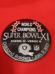 Oakland Raiders World Champions Super Bowl XI 1977 NFL Button Pin Vintage - Bild 1 von 1