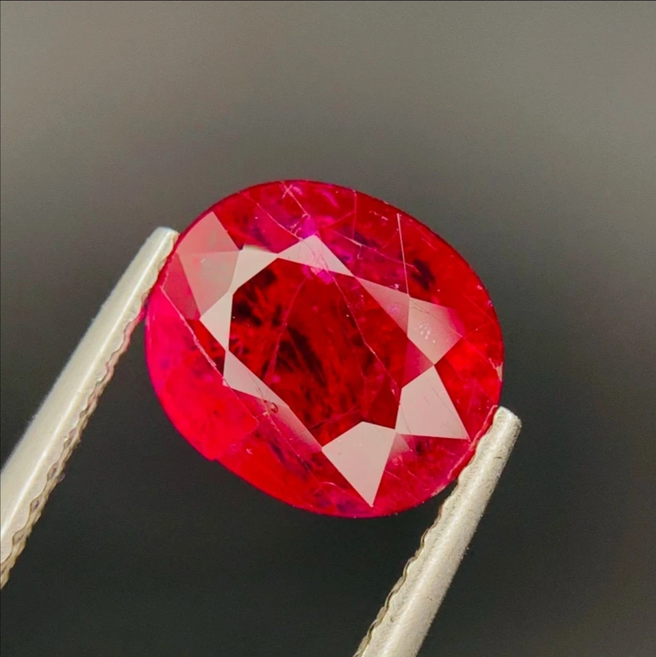 No heat 2.25 ct Ruby Loose Gemstone from Mozambique - Image 1 of 1