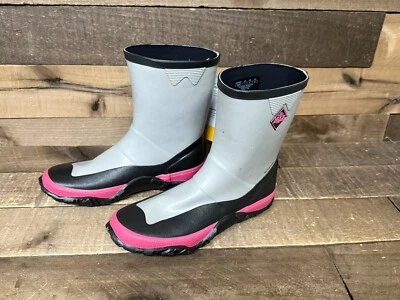 ⚡️Bota de Chuva Muck Boot Company Youth Forager Cinza/Rosa Tamanho 7 NOVA⚡️ - Imagem 1 de 4