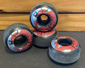 Juego de 4 ruedas de skate con estampado gráfico de remolino rojo y azul - 52 mm-99a - Imagen 1 de 15