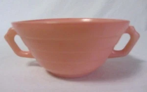 HAZEL ATLAS MODERNTONE PLATONITE PASTEL PINK DOUBLE HANDLE BOWL - Picture 1 of 2