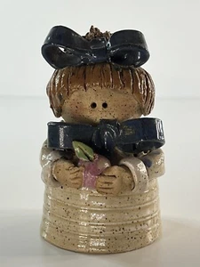 DE COLECCIÓN-Hecha a mano-“Southern Belle”-Estatuilla Campana de cerámica-por Carole Stein - Imagen 1 de 12