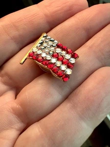 Beautiful American Flag Red Clear Blue Crystal Lapel Pin USA Patriotic Glam - Picture 1 of 8