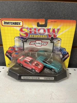 Matchbox 1992 Juego de 2 tapones de exhibición Camaro Iroc Z28 + Corvette Nu on BubblePack Foto 1 de 3