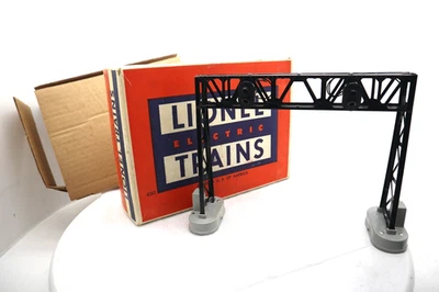 Lionel Post-War, O, No. 450 Operating Double Traffic Signal Bridge, C-8 LN/OB - Image 1 of 4