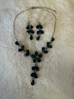 NUEVO Collar y Pendientes Colgante Verde Esmeralda Foto 1 de 3