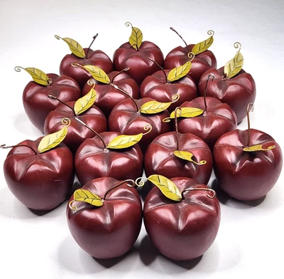 Manzanas de madera roja sintética realistas de tamaño natural x16 con gancho y hoja de tallo de metal Foto 1 de 4